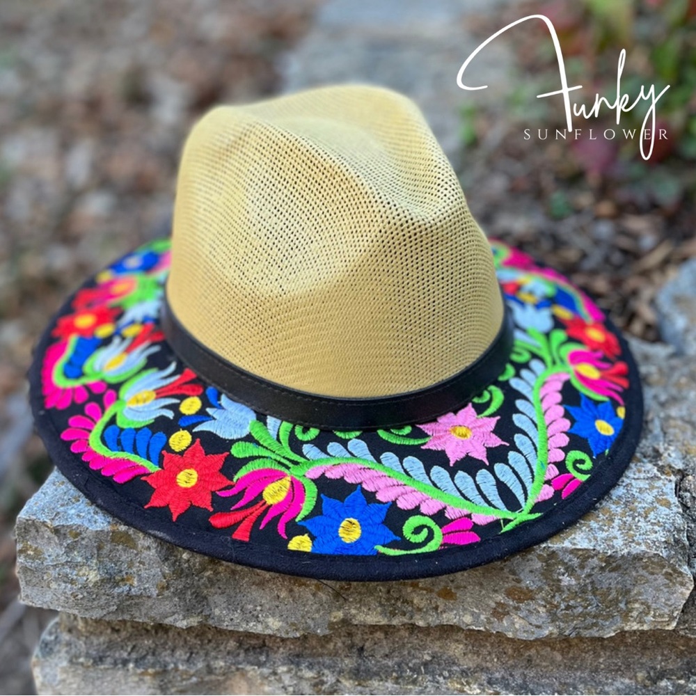 OUT OF STOCK Cream / Tan Embroidered Brim Hat